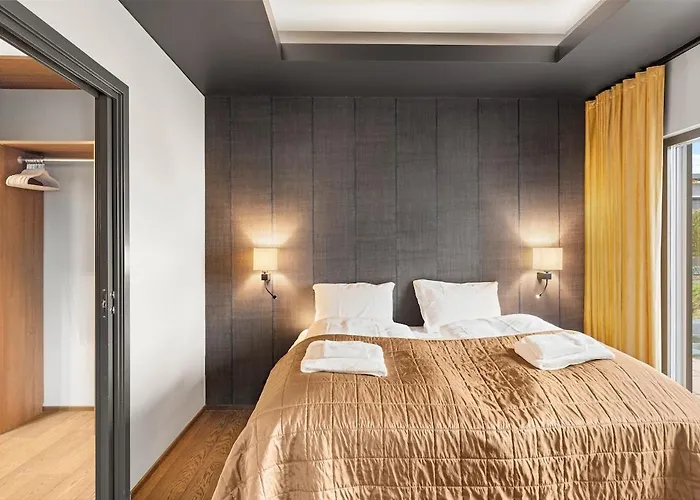 High-end With Private Rooftop And Sea Line برغن