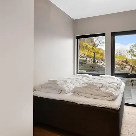 High-end With Private Rooftop And Sea Line