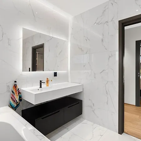 High-end With Private Rooftop And Sea Line فيلة برغن