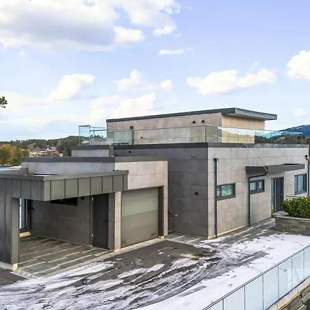 High-end With Private Rooftop And Sea Line