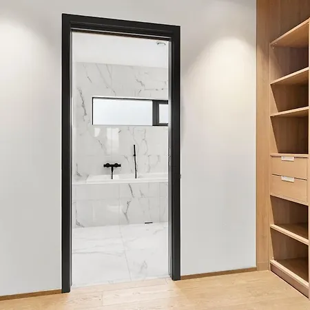 High-end With Private Rooftop And Sea Line