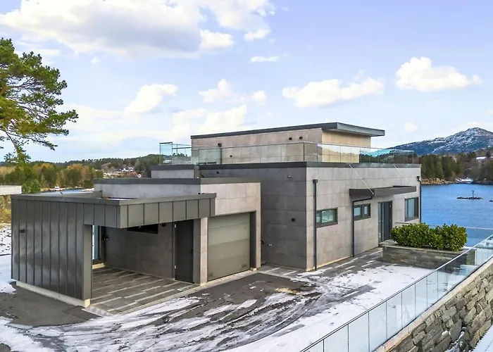 High-end With Private Rooftop And Sea Line