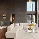 High-end With Private Rooftop And Sea Line 别墅 *