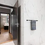 High-end With Private Rooftop And Sea Line 别墅