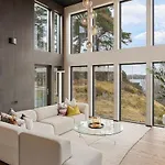 High-end With Private Rooftop And Sea Line 别墅 *